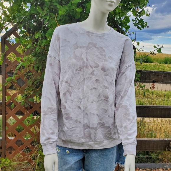 Athleta Gray and White Floral Women's Crewneck Fleece Pullover Sweatshirt EUC - Picture 15 of 15